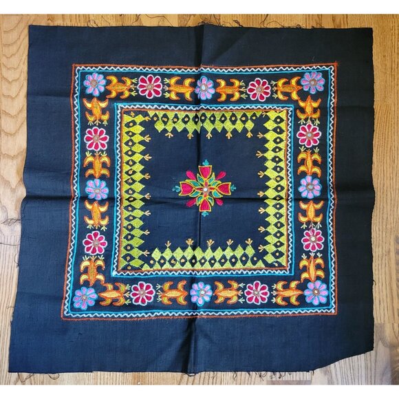 Kutch Embroidery India Flowers Borders Mirrors Unfinished Project Set of Two - Picture 3 of 5